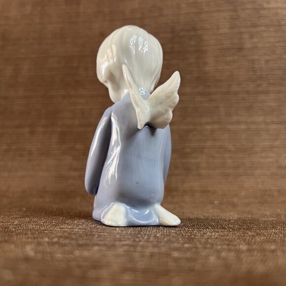 Vintage Praying Angel Figurines – Blue & White Ceramic Boy & Girl – Japan VTG - Picture 6 of 16